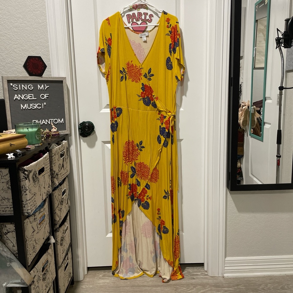 3X Forever 21 Yellow floral wrap dress with a touch of boho charm